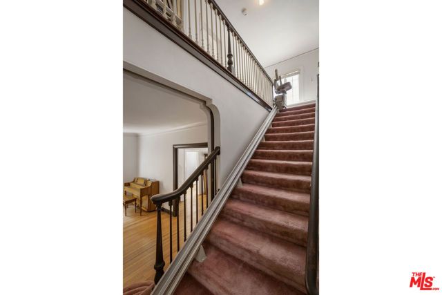 2007 N Hobart Boulevard, Los Angeles, CA 90027