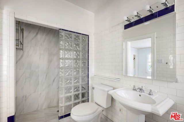 2007 N Hobart Boulevard, Los Angeles, CA 90027
