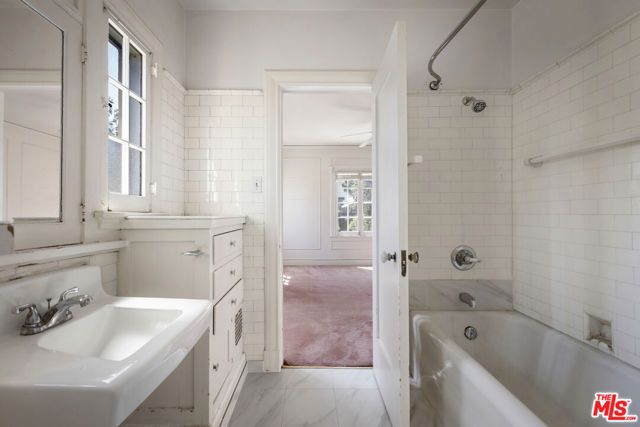 2007 N Hobart Boulevard, Los Angeles, CA 90027