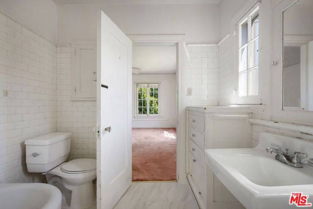 2007 N Hobart Boulevard, Los Angeles, CA 90027