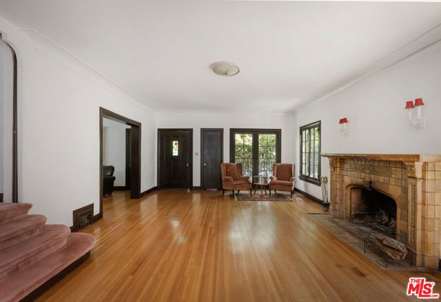 2007 N Hobart Boulevard, Los Angeles, CA 90027