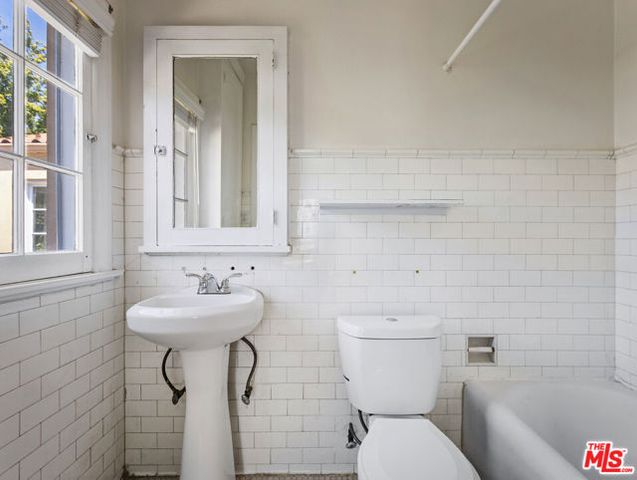 2007 N Hobart Boulevard, Los Angeles, CA 90027