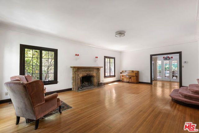2007 N Hobart Boulevard, Los Angeles, CA 90027