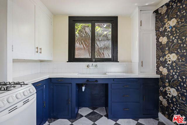 2007 N Hobart Boulevard, Los Angeles, CA 90027