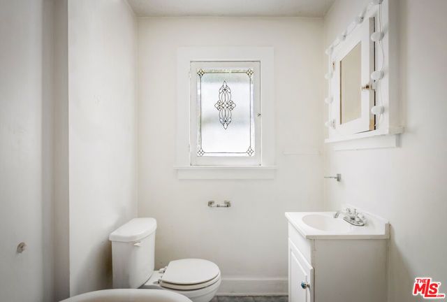 2007 N Hobart Boulevard, Los Angeles, CA 90027