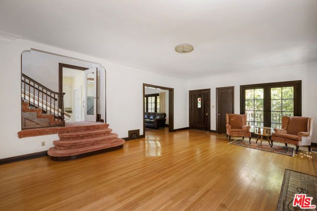 2007 N Hobart Boulevard, Los Angeles, CA 90027
