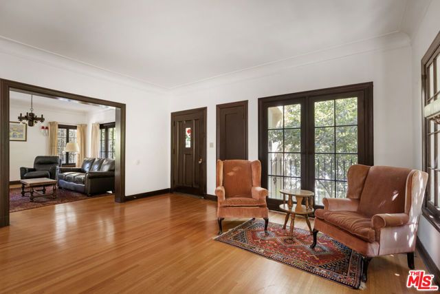 2007 N Hobart Boulevard, Los Angeles, CA 90027