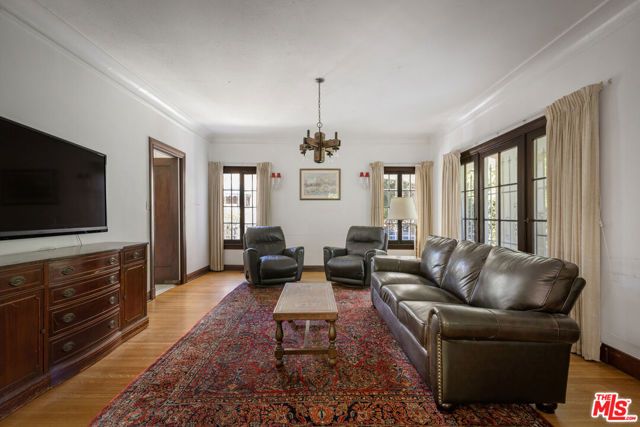 2007 N Hobart Boulevard, Los Angeles, CA 90027