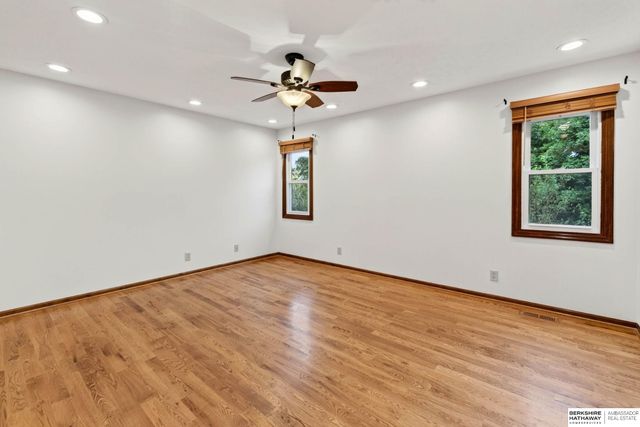 15610 Franklin Circle, Omaha, NE 68118