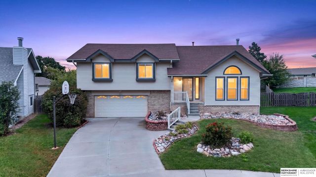 15610 Franklin Circle, Omaha, NE 68118
