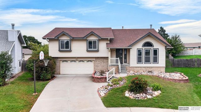 15610 Franklin Circle, Omaha, NE 68118
