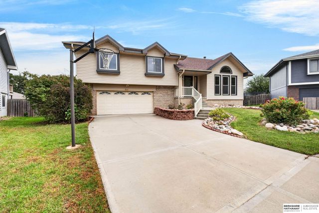 15610 Franklin Circle, Omaha, NE 68118