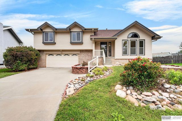 15610 Franklin Circle, Omaha, NE 68118