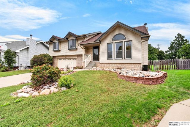 15610 Franklin Circle, Omaha, NE 68118
