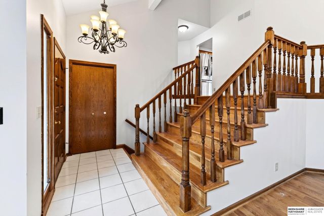 15610 Franklin Circle, Omaha, NE 68118