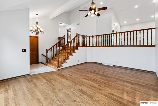 15610 Franklin Circle, Omaha, NE 68118