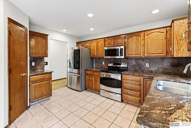 15610 Franklin Circle, Omaha, NE 68118