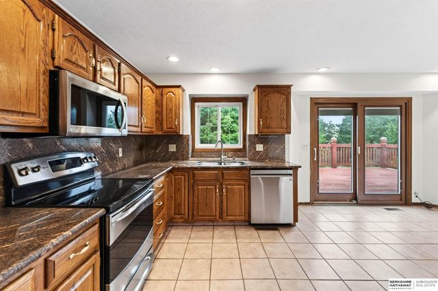 15610 Franklin Circle, Omaha, NE 68118