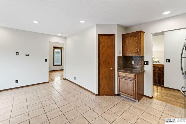 15610 Franklin Circle, Omaha, NE 68118