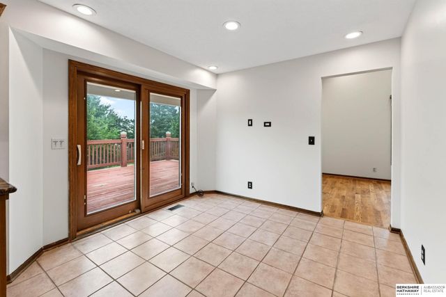 15610 Franklin Circle, Omaha, NE 68118