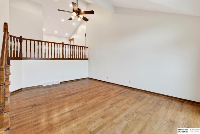 15610 Franklin Circle, Omaha, NE 68118