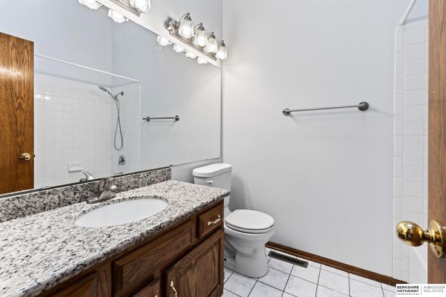 15610 Franklin Circle, Omaha, NE 68118