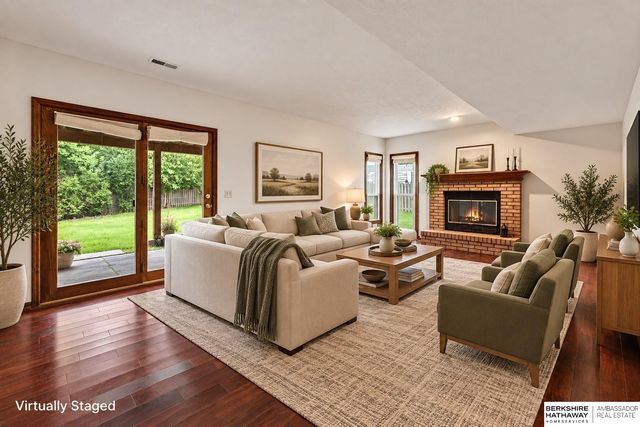 15610 Franklin Circle, Omaha, NE 68118