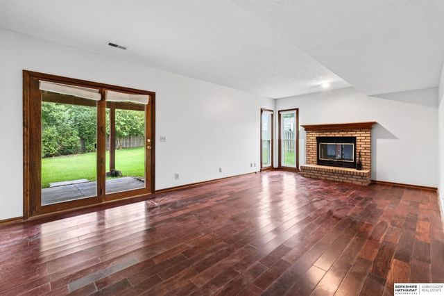 15610 Franklin Circle, Omaha, NE 68118