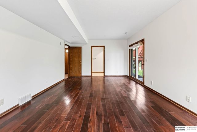 15610 Franklin Circle, Omaha, NE 68118