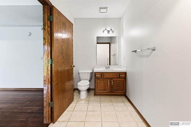 15610 Franklin Circle, Omaha, NE 68118
