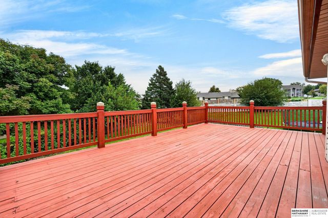 15610 Franklin Circle, Omaha, NE 68118