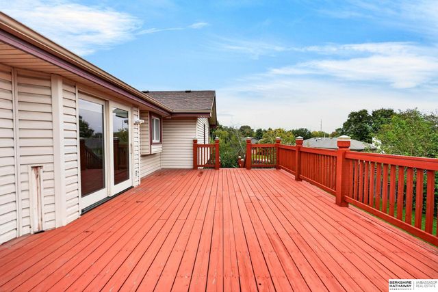 15610 Franklin Circle, Omaha, NE 68118