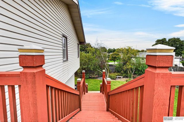 15610 Franklin Circle, Omaha, NE 68118