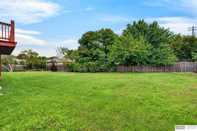 15610 Franklin Circle, Omaha, NE 68118