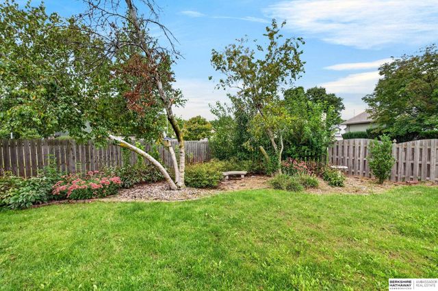 15610 Franklin Circle, Omaha, NE 68118