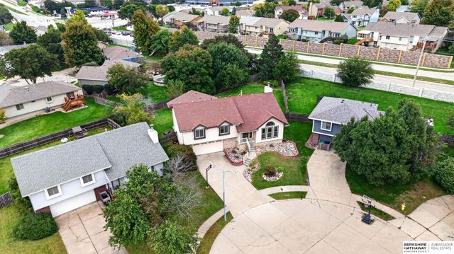 15610 Franklin Circle, Omaha, NE 68118