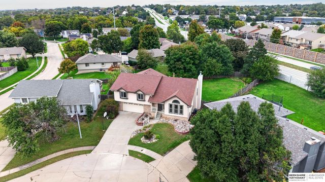 15610 Franklin Circle, Omaha, NE 68118