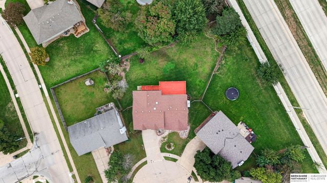 15610 Franklin Circle, Omaha, NE 68118