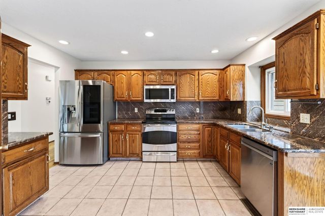 15610 Franklin Circle, Omaha, NE 68118
