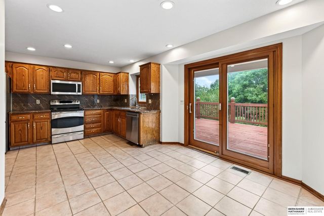 15610 Franklin Circle, Omaha, NE 68118
