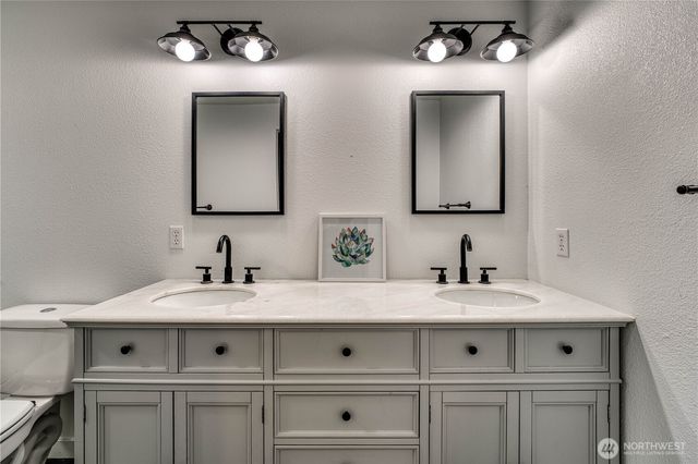 7048 NE Treemont Court, Bremerton, WA 98311