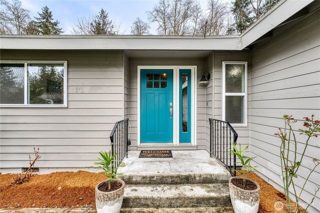 7048 NE Treemont Court, Bremerton, WA 98311