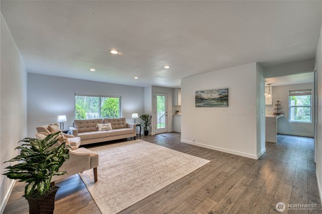 7048 NE Treemont Court, Bremerton, WA 98311