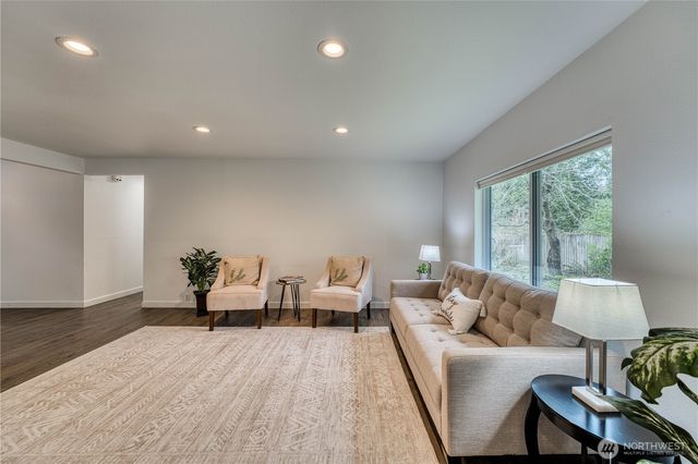 7048 NE Treemont Court, Bremerton, WA 98311