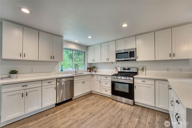 7048 NE Treemont Court, Bremerton, WA 98311