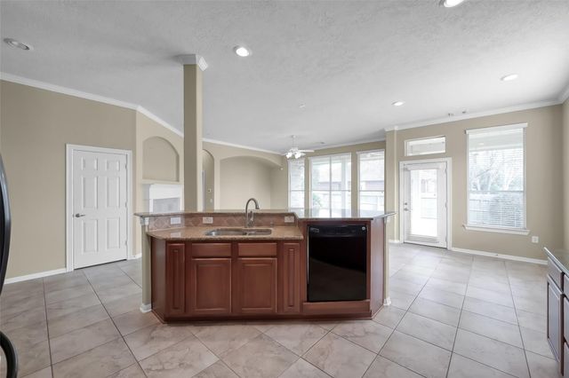 39 Yacht Harbor, Montgomery, TX 77356