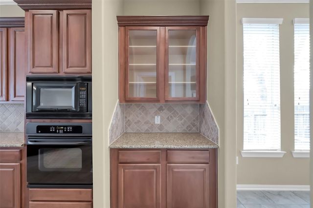 39 Yacht Harbor, Montgomery, TX 77356