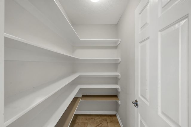 39 Yacht Harbor, Montgomery, TX 77356