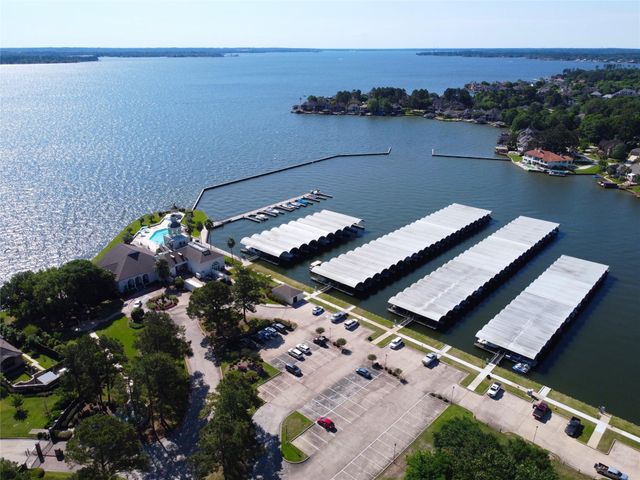39 Yacht Harbor, Montgomery, TX 77356