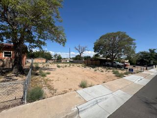 420 65TH Street SW, Albuquerque, NM 87121